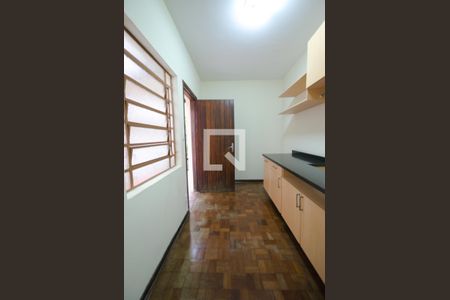 Casa à venda com 380m², 5 quartos e 8 vagasCozinha - Churrasqueira