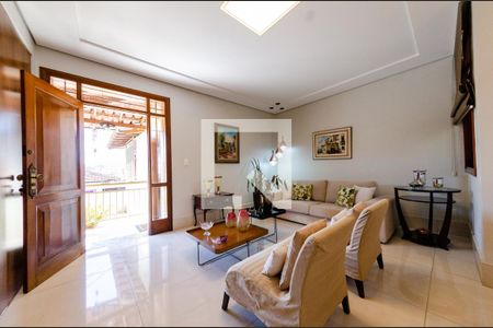 Sala de casa à venda com 3 quartos, 243m² em Barroca, Belo Horizonte