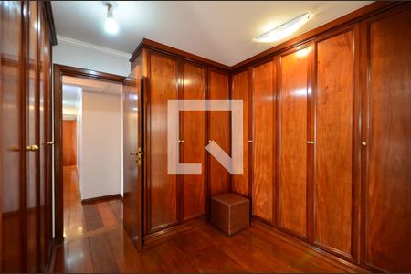 Apartamento à venda com 214m², 4 quartos e 4 vagasSuíte 2