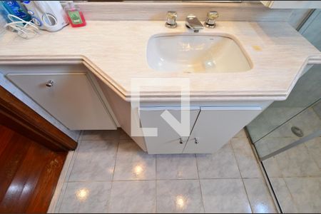 Apartamento à venda com 214m², 4 quartos e 4 vagasBanheiro da Suíte 1