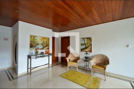 Apartamento à venda com 214m², 4 quartos e 4 vagasHall social