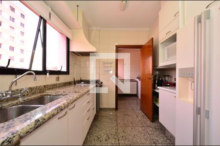 Apartamento à venda com 214m², 4 quartos e 4 vagasCozinha
