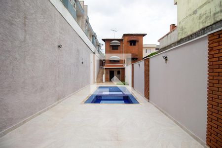 Casa à venda com 250m², 3 quartos e 4 vagas Casa à venda com 250m², 3 quartos e 4 vagasPiscina