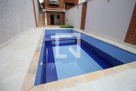 Casa à venda com 250m², 3 quartos e 4 vagas Casa à venda com 250m², 3 quartos e 4 vagasPiscina
