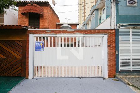 Casa à venda com 250m², 3 quartos e 4 vagas Casa à venda com 250m², 3 quartos e 4 vagasFachada