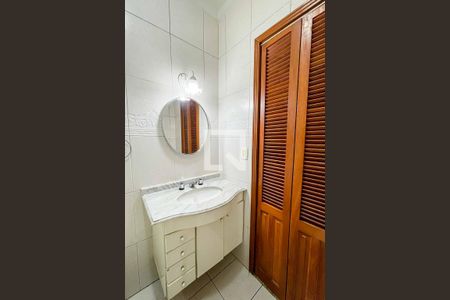 Casa à venda com 151m², 3 quartos e 4 vagasBanheiro do Quarto 1