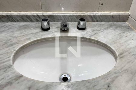 Casa à venda com 151m², 3 quartos e 4 vagasBanheiro do Quarto 1