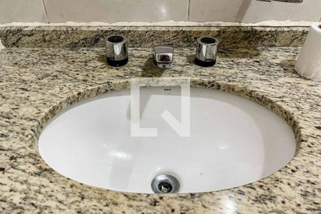 Casa à venda com 151m², 3 quartos e 4 vagasBanheiro 1