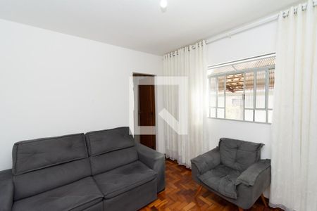 Sala de casa à venda com 3 quartos, 360m² em Novo Riacho, Contagem