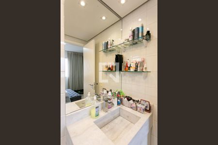 Apartamento à venda com 80m², 2 quartos e 2 vagas Apartamento à venda com 80m², 2 quartos e 2 vagasBanheiro da Suíte