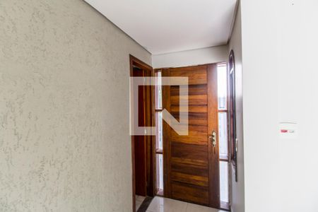 Entrada de casa para alugar com 2 quartos, 80m² em Parque Santa Luzia, Barueri