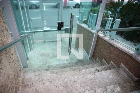 Apartamento para alugar com 114m², 2 quartos e 2 vagasEscada