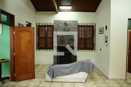 Sala de casa para alugar com 3 quartos, 347m² em Jardim Santa Paula, Cotia