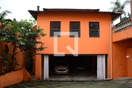 Casa para alugar com 347m², 3 quartos e 6 vagasFachada