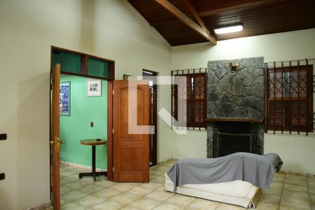 Sala de casa para alugar com 2 quartos, 347m² em Jardim Santa Paula, Cotia