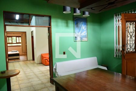 Sala de casa para alugar com 2 quartos, 347m² em Jardim Santa Paula, Cotia