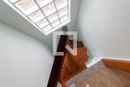 Casa à venda com 165m², 4 quartos e 4 vagasEscada