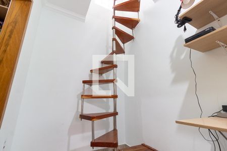 Casa à venda com 165m², 4 quartos e 4 vagasEscada