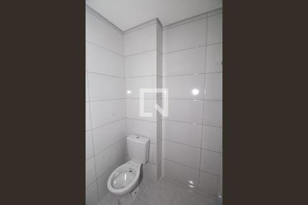 Banheiro de apartamento para alugar com 2 quartos, 33m² em Vila Antonieta, São Paulo