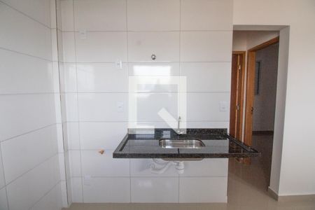 Cozinha de apartamento para alugar com 2 quartos, 33m² em Vila Antonieta, São Paulo