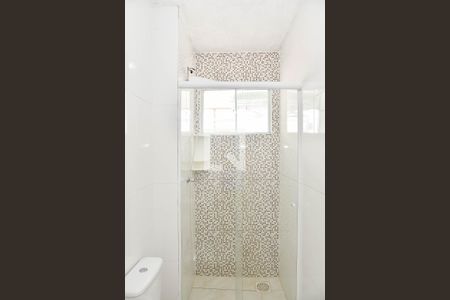 Banheiro de apartamento para alugar com 1 quarto, 43m² em Rubem Berta, Porto Alegre