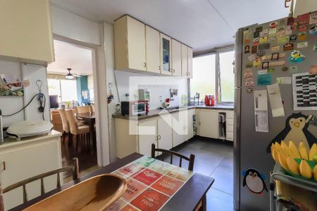 Apartamento à venda com 160m², 3 quartos e 3 vagasCozinha