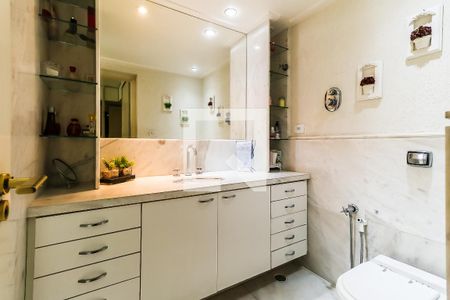 Apartamento à venda com 184m², 4 quartos e 3 vagasBanheiro Suíte 1