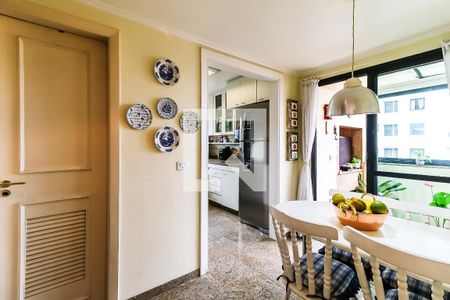 Apartamento à venda com 184m², 4 quartos e 3 vagasCozinha