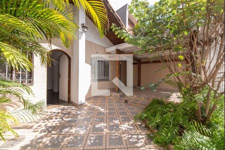 Casa para alugar com 250m², 2 quartos e 1 vaga Casa para alugar com 250m², 2 quartos e 1 vagaEntrada - Garagem