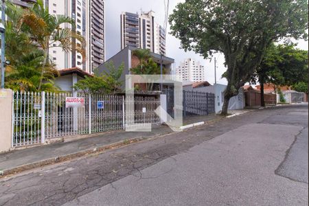 Casa para alugar com 250m², 2 quartos e 1 vaga Casa para alugar com 250m², 2 quartos e 1 vagaFachada