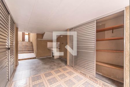 Casa para alugar com 250m², 2 quartos e 1 vaga Casa para alugar com 250m², 2 quartos e 1 vagaLavanderia