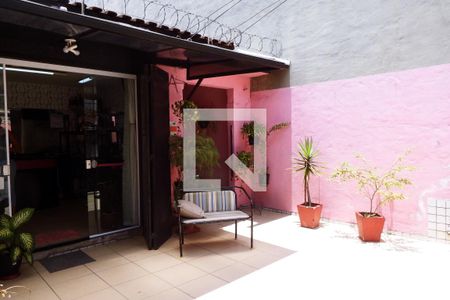 Casa para alugar com 130m², 2 quartos e 2 vagasQuintal/Entrada