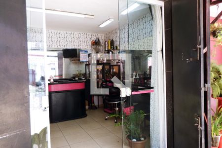 Casa para alugar com 130m², 2 quartos e 2 vagasQuintal/Entrada