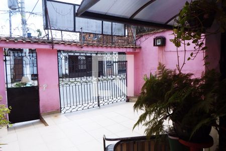 Casa para alugar com 130m², 2 quartos e 2 vagasQuintal/Entrada