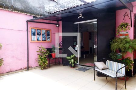 Casa para alugar com 130m², 2 quartos e 2 vagasQuintal/Entrada