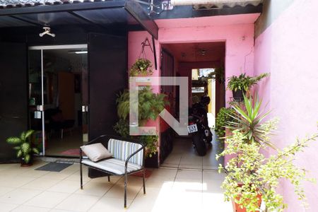 Casa para alugar com 130m², 2 quartos e 2 vagasQuintal/Entrada