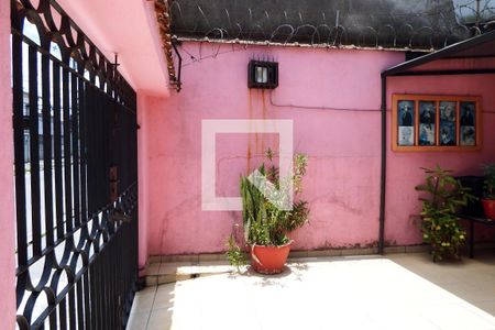 Casa para alugar com 130m², 2 quartos e 2 vagasQuintal/Entrada