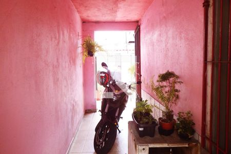 Casa para alugar com 130m², 2 quartos e 2 vagasCorredor lateral externo