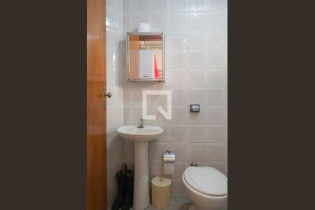 Casa à venda com 200m², 3 quartos e 2 vagas Casa à venda com 200m², 3 quartos e 2 vagasBanheiro de serviço