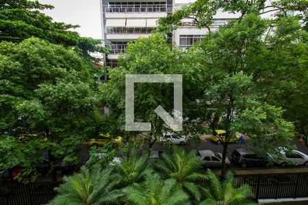 Apartamento à venda com 260m², 3 quartos e 2 vagas Apartamento à venda com 260m², 3 quartos e 2 vagasVista da suíte 2