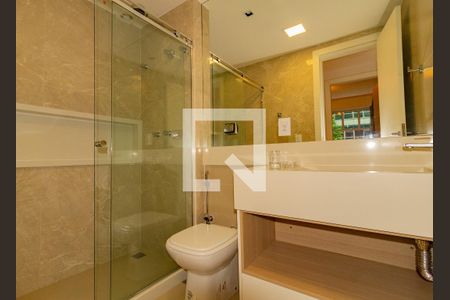 Apartamento à venda com 260m², 3 quartos e 2 vagas Apartamento à venda com 260m², 3 quartos e 2 vagasDetalhe do banheiro social