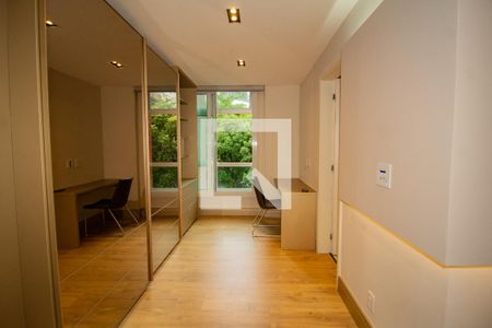 Apartamento à venda com 260m², 3 quartos e 2 vagas Apartamento à venda com 260m², 3 quartos e 2 vagasDetalhe da suíte 1