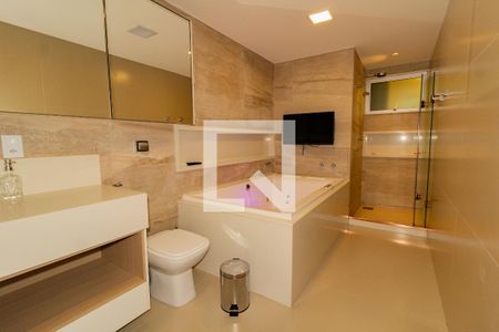 Apartamento à venda com 260m², 3 quartos e 2 vagas Apartamento à venda com 260m², 3 quartos e 2 vagasBanheiro da suíte 2