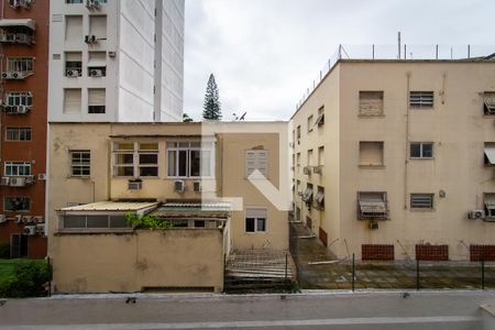 Apartamento à venda com 260m², 3 quartos e 2 vagas Apartamento à venda com 260m², 3 quartos e 2 vagasVista da área de serviço