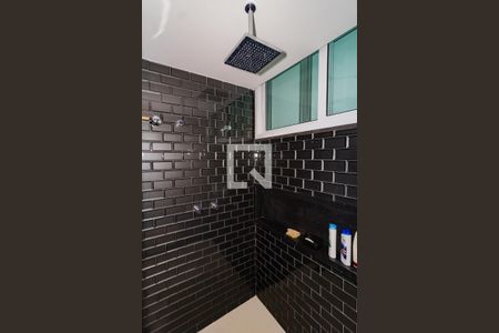 Apartamento à venda com 260m², 3 quartos e 2 vagas Apartamento à venda com 260m², 3 quartos e 2 vagasDetalhe do banheiro da suíte 1