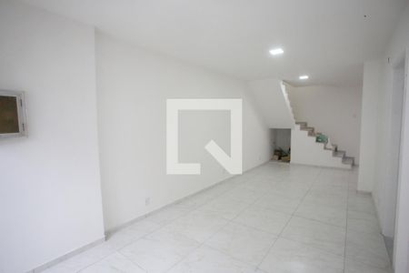 Sala de casa de condomínio à venda com 5 quartos, 490m² em Taquara, Rio de Janeiro