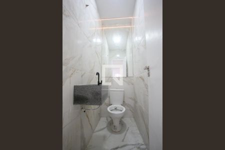 Lavabo de casa de condomínio à venda com 5 quartos, 490m² em Taquara, Rio de Janeiro