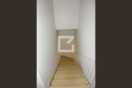 Casa à venda com 160m², 3 quartos e 3 vagasEscada