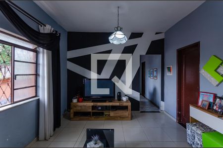Sala de TV de casa à venda com 3 quartos, 360m² em Minascaixa, Belo Horizonte