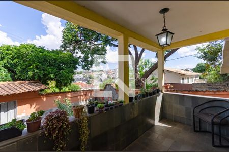 Varanda de casa à venda com 3 quartos, 360m² em Minascaixa, Belo Horizonte